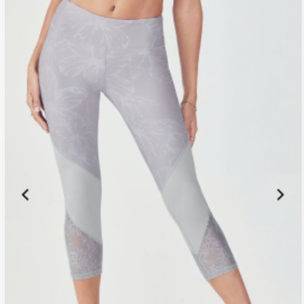 Fabletics Mid-Rise Mesh Powerhold® Capri Medium